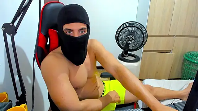 Calihotcaliente277 online show from December 9, 2024, 1:13 pm