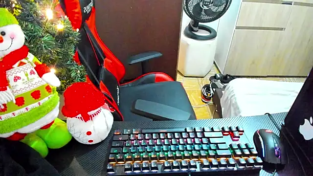 Calihotcaliente277 online show from December 20, 2024, 12:16 pm