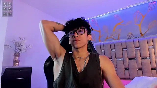 AkazaBoy  online show from September 15, 2025, 7:58 pm