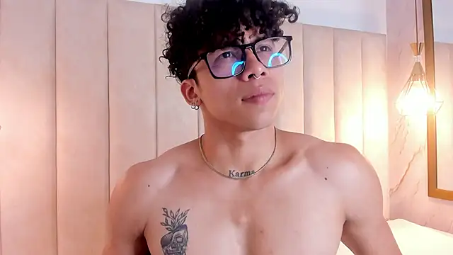 AkazaBoy  online show from November 27, 2025, 4:36 am