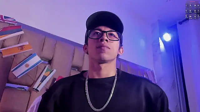 AkazaBoy  online show from June 14, 2026, 8:22 pm