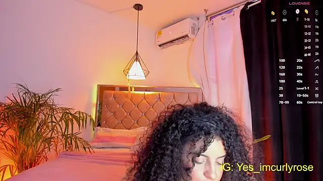 Snapshot of CurlyRose__ chatting on October 3, 2025, 10:18 pm CurlyRose   online show from October 3, 2025, 10:18 pm