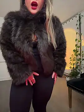 famous indian girl online show from March 22, 2026, 3:21 am