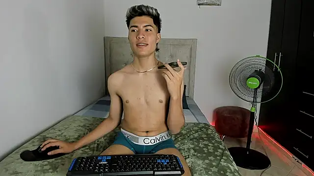Mark Lam05 online show from December 24, 2024, 12:33 am