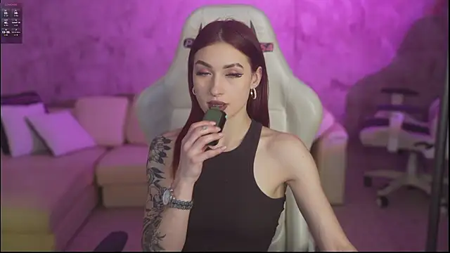 Magnetic Mia  online show from February 26, 2026, 11:48 pm