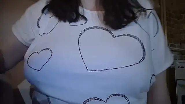 AalinnaK online show from December 13, 2025, 7:53 pm