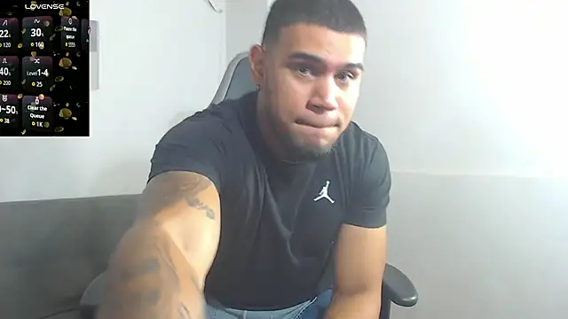 Snapshot of Aaron_Hunter_ chatting on September 21, 2025, 10:39 am Aaron Hunter  online show from September 21, 2025, 10:39 am