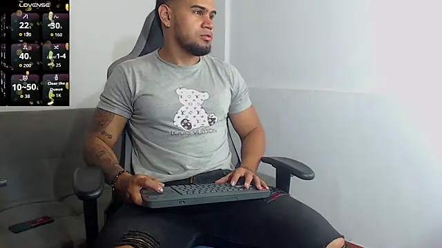 Snapshot of Aaron_Hunter_ chatting on September 27, 2025, 8:08 am Aaron Hunter  online show from September 27, 2025, 8:08 am