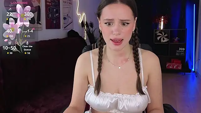 Emillias online show from November 17, 2025, 2:01 pm