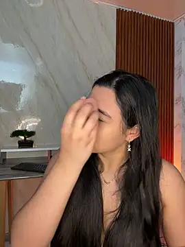floriamANDjazmin online show from May 1, 2026, 6:56 pm