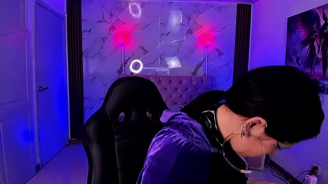 AuroraDiaz online show from November 21, 2025, 8:07 pm