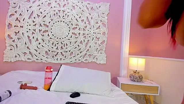 Snapshot of SamanthaPierce chatting on December 17, 2024, 11:05 pm SamanthaPierce online show from December 17, 2024, 11:05 pm