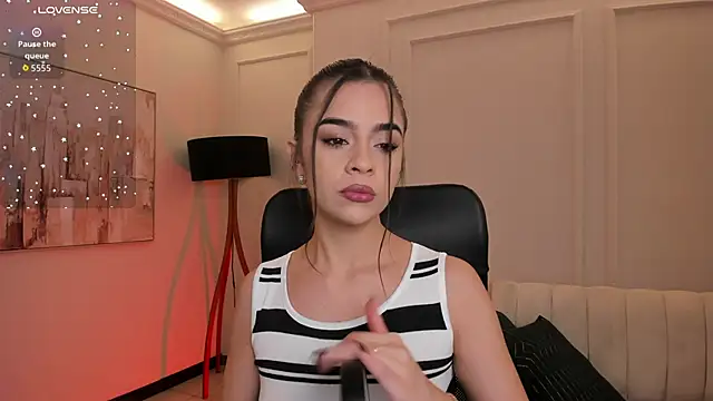 AlanaCraft online show from November 15, 2025, 12:02 pm