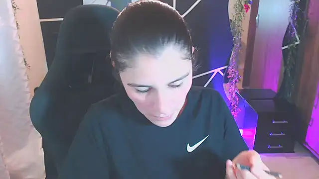 LUCY LI online show from April 21, 2026, 6:01 pm