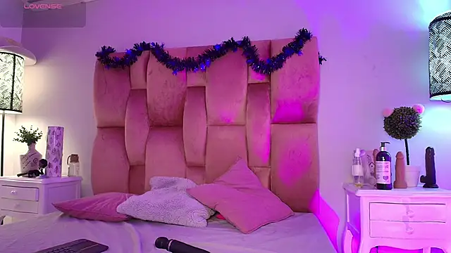 SweetBonniie online show from November 3, 2025, 12:39 pm