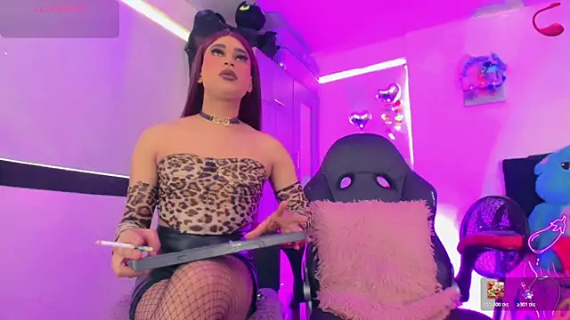 Hellen moons   online show from May 18, 2026, 7:31 pm