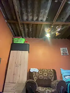 Snapshot of skyfall200 chatting on October 9, 2025, 5:05 am skyfall200 online show from October 9, 2025, 5:05 am