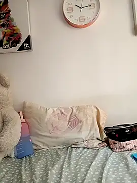 KimPielCanela online show from January 15, 2025, 2:56 pm