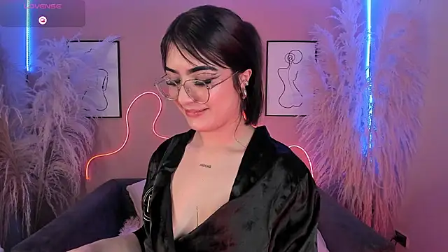 Megan mooree  online show from December 29, 2024, 5:12 pm