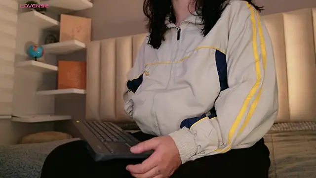 Megan mooree  online show from April 28, 2026, 12:32 pm
