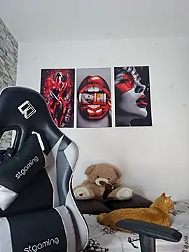 Antonella2 m online show from November 18, 2025, 5:06 pm