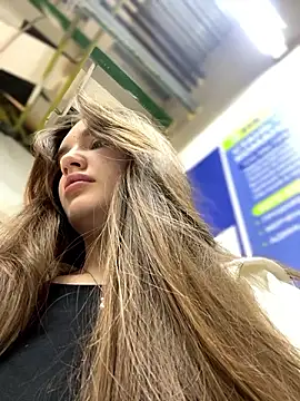 Holly Molii online show from December 5, 2024, 5:04 am