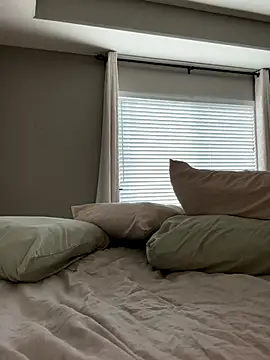 Naughty pussy2cum online show from December 1, 2024, 9:15 pm