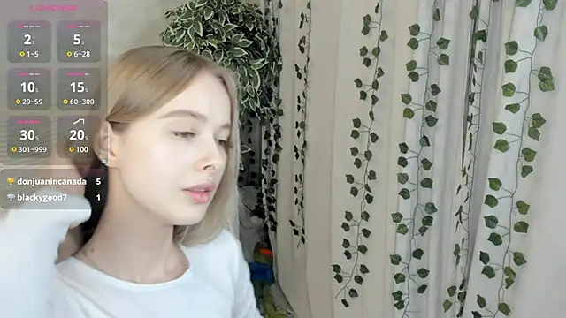 Snapshot of mell_milles chatting on December 28, 2024, 8:15 pm mell milles online show from December 28, 2024, 8:15 pm