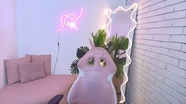 Snapshot of hina_tay chatting on December 6, 2024, 4:14 am hina tay online show from December 6, 2024, 4:14 am