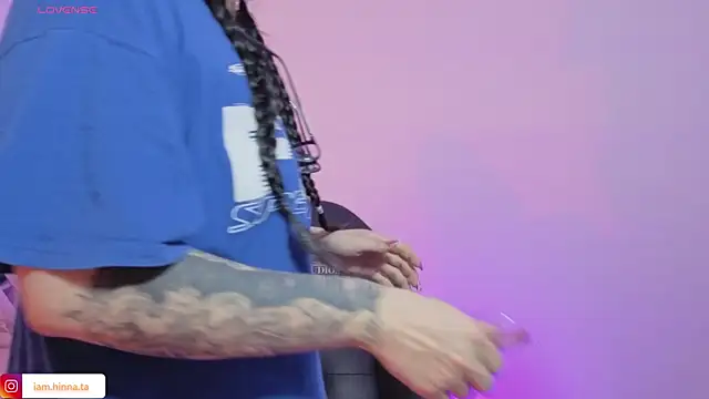 hina tay online show from November 13, 2025, 3:16 am