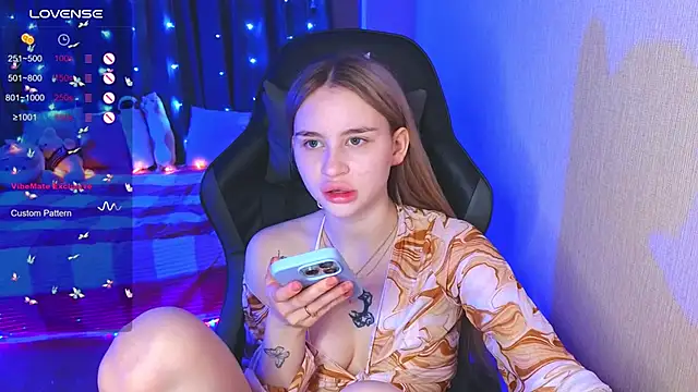 Snapshot of doll_barbieee chatting on December 4, 2024, 2:20 am doll barbieee online show from December 4, 2024, 2:20 am