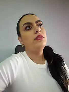 ElyzaIbarra online show from February 9, 2025, 6:11 am