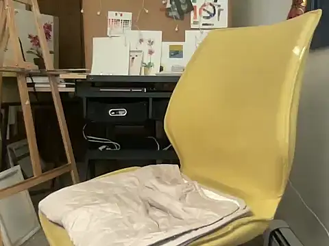 naughtyonbicycle online show from September 18, 2025, 1:46 pm