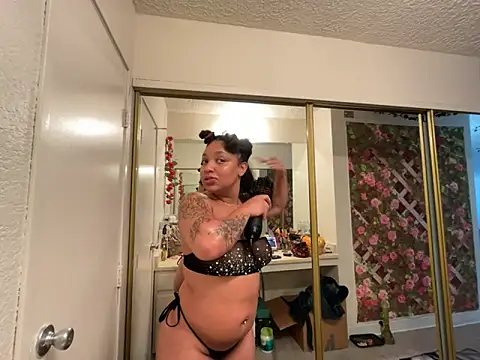 Snapshot of GoddessNih chatting on October 17, 2025, 10:56 pm GoddessNih online show from October 17, 2025, 10:56 pm