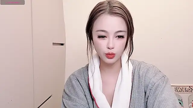 Snapshot of Neyllar chatting on December 22, 2025, 12:29 am Neyllar online show from December 22, 2025, 12:29 am