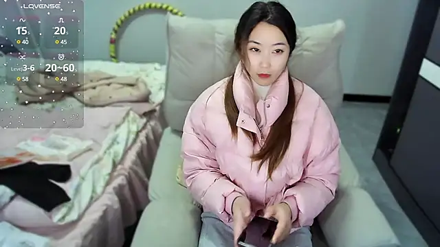 Feifei-cn online show from March 7, 2025, 1:18 pm