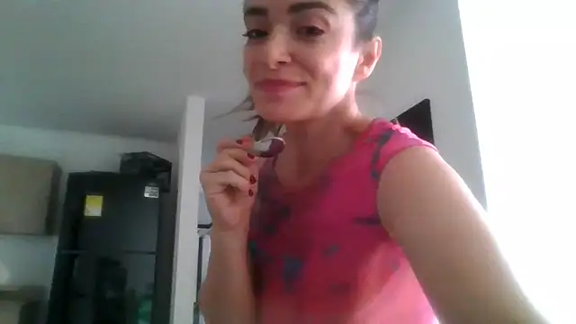 Snapshot of Liloo8923 chatting on January 8, 2025, 12:15 pm Liloo8923 online show from January 8, 2025, 12:15 pm