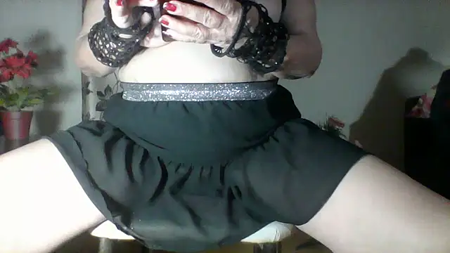Snapshot of Ely_Elenita chatting on May 22, 2026, 1:24 am Ely Elenita online show from May 22, 2026, 1:24 am