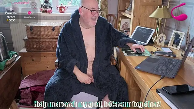 Snapshot of Adamdaddybear chatting on March 1, 2026, 8:38 am Adamdaddybear online show from March 1, 2026, 8:38 am