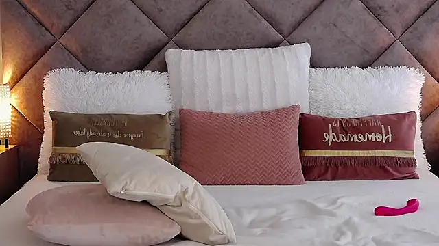 Snapshot of JaquelineM chatting on October 28, 2025, 8:07 am JaquelineM online show from October 28, 2025, 8:07 am