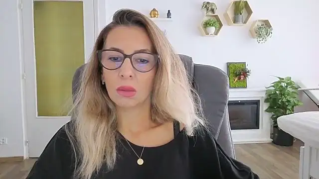 Snapshot of SukyGirl chatting on September 23, 2025, 6:49 am SukyGirl online show from September 23, 2025, 6:49 am