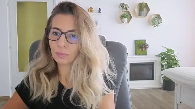 Snapshot of SukyGirl chatting on September 25, 2025, 7:34 am SukyGirl online show from September 25, 2025, 7:34 am