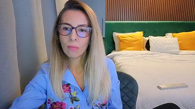 Snapshot of SukyGirl chatting on September 30, 2025, 2:11 pm SukyGirl online show from September 30, 2025, 2:11 pm