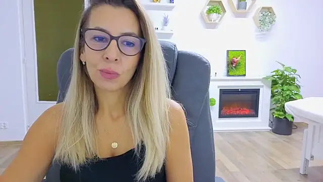 Snapshot of SukyGirl chatting on October 7, 2025, 7:27 am SukyGirl online show from October 7, 2025, 7:27 am