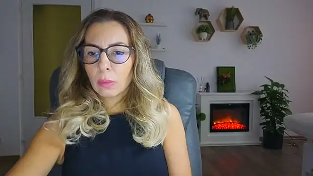 Snapshot of SukyGirl chatting on October 16, 2025, 7:20 am SukyGirl online show from October 16, 2025, 7:20 am