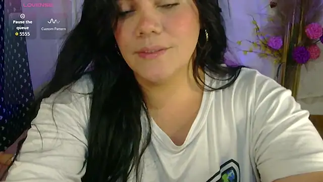 Snapshot of blue_angel33 chatting on May 21, 2026, 1:45 am blue angel33 online show from May 21, 2026, 1:45 am