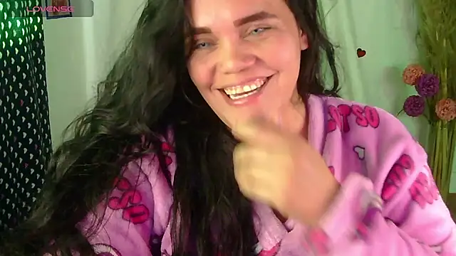 Snapshot of blue_angel33 chatting on May 28, 2026, 4:04 pm blue angel33 online show from May 28, 2026, 4:04 pm
