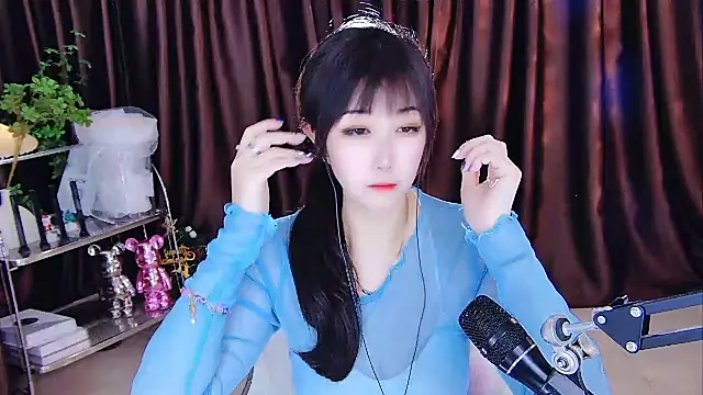 xiaoya666--baby online show from February 19, 2025, 2:01 am