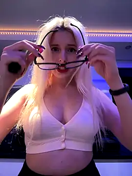 Snapshot of XMelissaX chatting on October 3, 2025, 9:23 pm XMelissaX online show from October 3, 2025, 9:23 pm