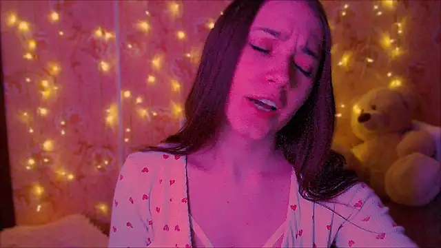 Snapshot of fluffy_kitty_ chatting on February 24, 2026, 6:28 pm fluffy kitty online show from February 24, 2026, 6:28 pm